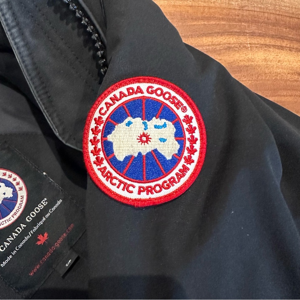 Canada Goose Trillium Black Parka with Fur - Picture 12 of 12